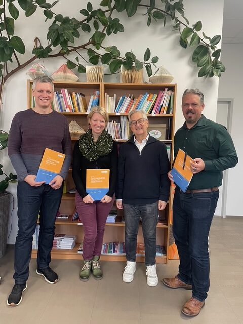 Landtagsabgeordneter Christian Zwanziger besucht Fachakademie Feucht: Konkrete Unterstützung zugesagt